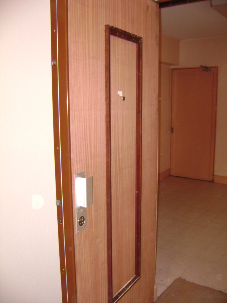 Blindage de porte en bois avec serrure de sécurité Lyon - Arti.Ser Franck Devillers