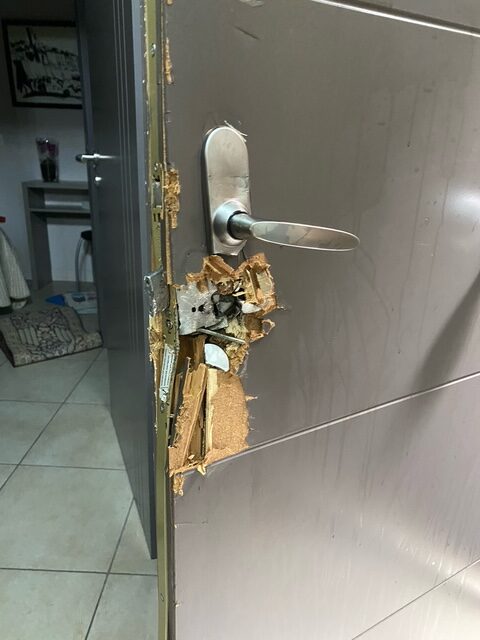 Réparation de porte fracturée après effraction Lyon - Dépannage urgence Franck Devillers